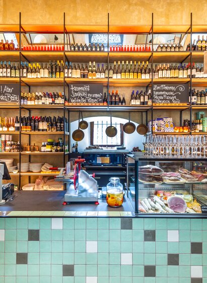 Goldkost in Graz with carefully selected wines, regional products and a culinary-focused atmosphere