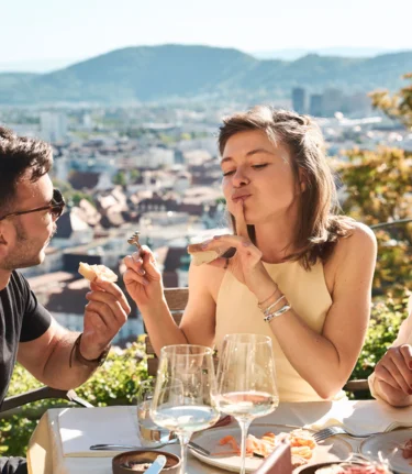 Dining on Schlossberg with views over Graz | © Graz Region | Stefan Leitner