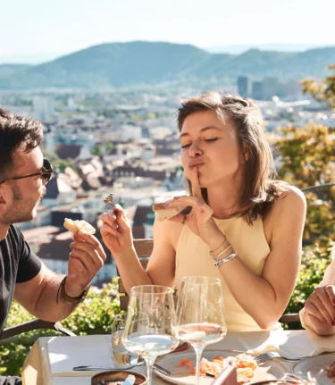 Kulinarik am Schlossberg mit Blick über Graz | © Region Graz | Stefan Leitner