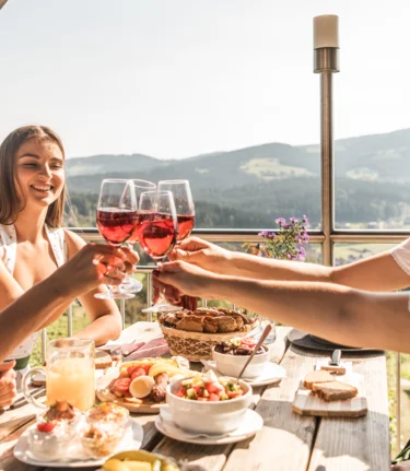 Buschenschank Kremser Kreitbauer in the Graz Region: Culinary Enjoyment with a View | © TV Region Graz | Die Abbilderei