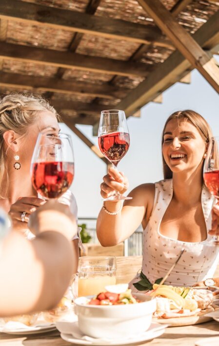 Genussmoment mit Schilcherwein in Ligist | © Die Abbilderei