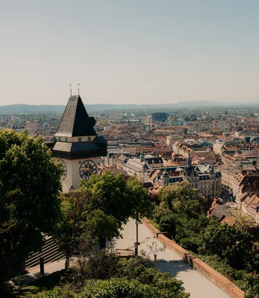 Uhrturm am Schlossberg mit Blick über Graz | © Region Graz | studio draussen