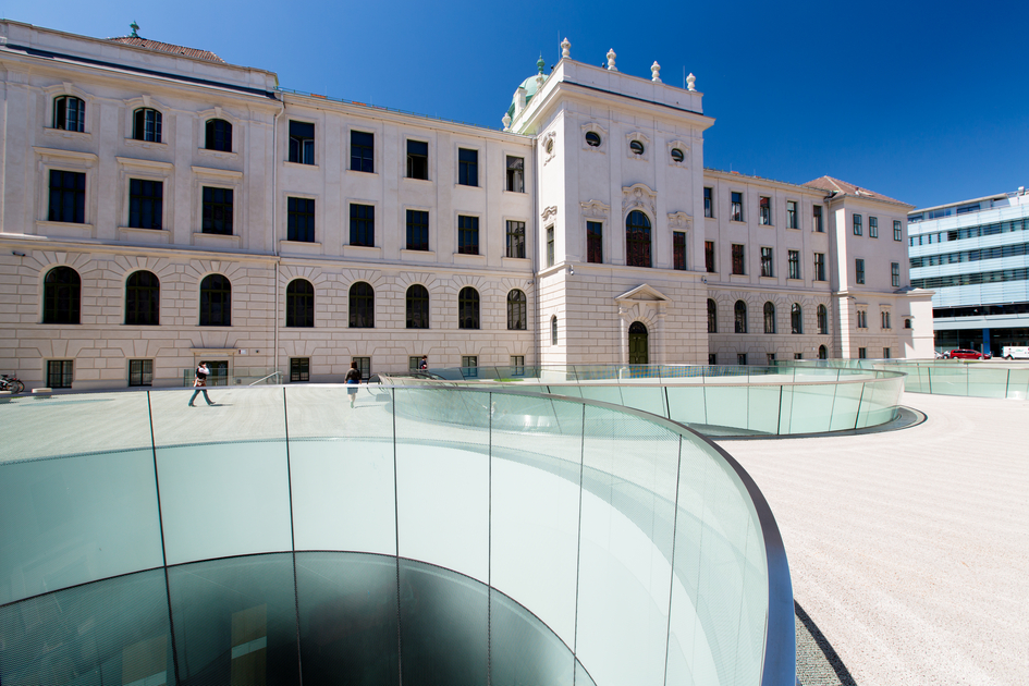 Joanneumsviertel in Graz mit moderner Architektur und Platzgestaltung | © Graz Tourismus | Harry Schiffer