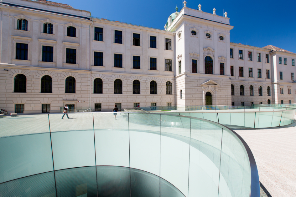 Joanneumsviertel in Graz mit moderner Architektur und Platzgestaltung | © Graz Tourismus | Harry Schiffer