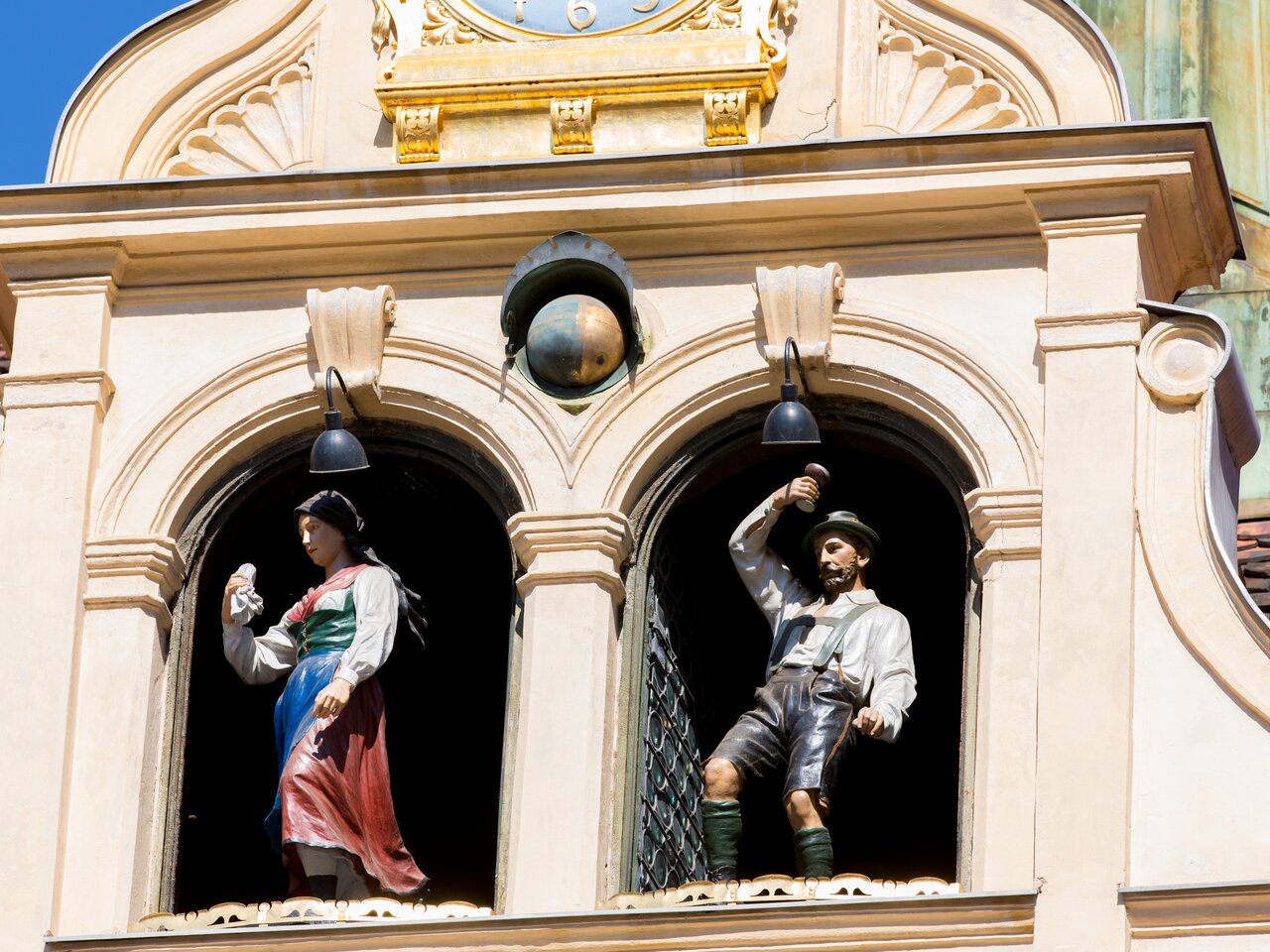 Glockenspielhaus in Graz mit tanzenden Figuren und Glockenspiel in der Altstadt