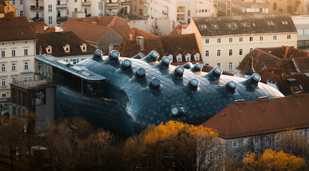 Kunsthaus Graz in der Altstadt mit moderner Architektur | © Region Graz | Johannes Bitter