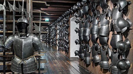 Landeszeughaus Graz mit historischer Waffensammlung im Innenraum | © Universalmuseum Joanneum | N. Lackner