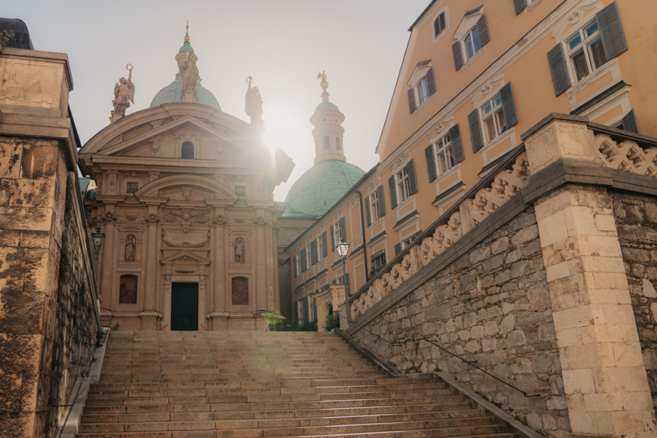 Mausoleum und Dom in Graz mit Aufgang und barocker Architektur | © Region Graz | studio draussen