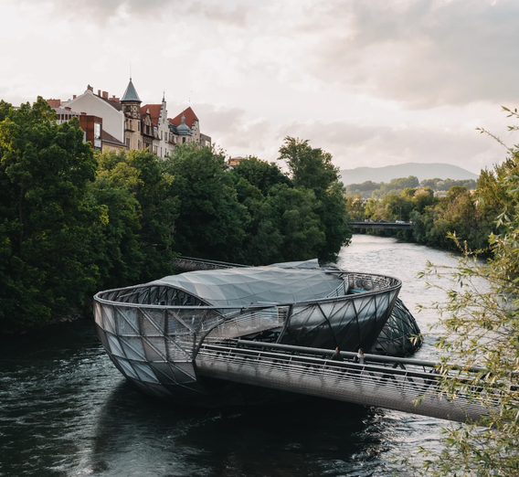 Murinsel in Graz als schwimmende Plattform auf der Mur | © Region Graz | MANAO