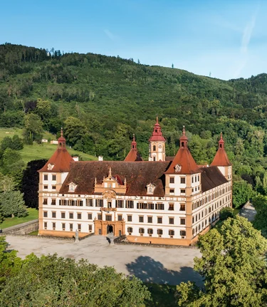 Eggenberg Palace in Graz with park and surrounding hills | © Graz Tourismus | Mias Photoart