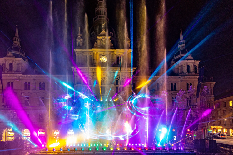 Silvesterspektakel mit Lichtshow am Grazer Hauptplatz | © ivents | Erwin Scheriau
