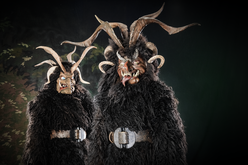 Teuflisches Duo – zwei Perchten in Fell und Maske | © Croce und WIR | Croce & WIR