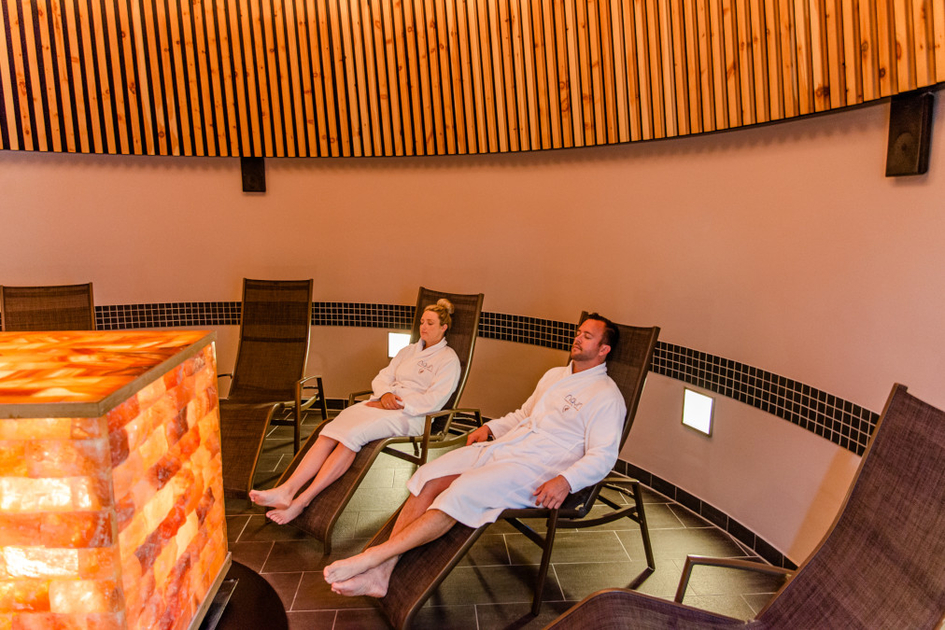 Relaxing in the Spa Lounge at Therme Nova | © Graz Region | Michaela Pfleger