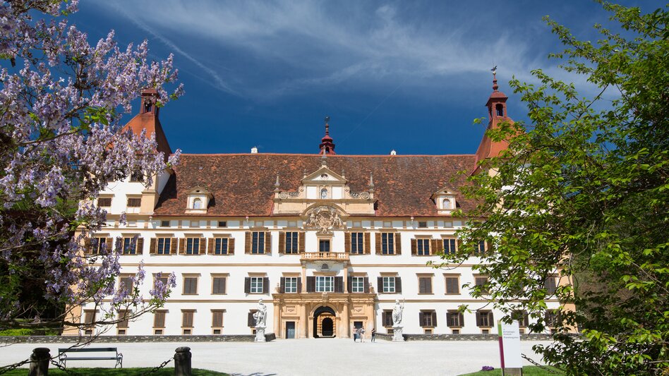 Schloss Eggenberg in Graz mit barocker Hauptfassade | © Graz Tourismus | Harry Schiffer