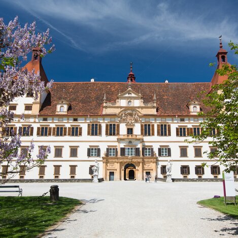 Schloss Eggenberg in Graz mit barocker Hauptfassade | © Graz Tourismus | Harry Schiffer