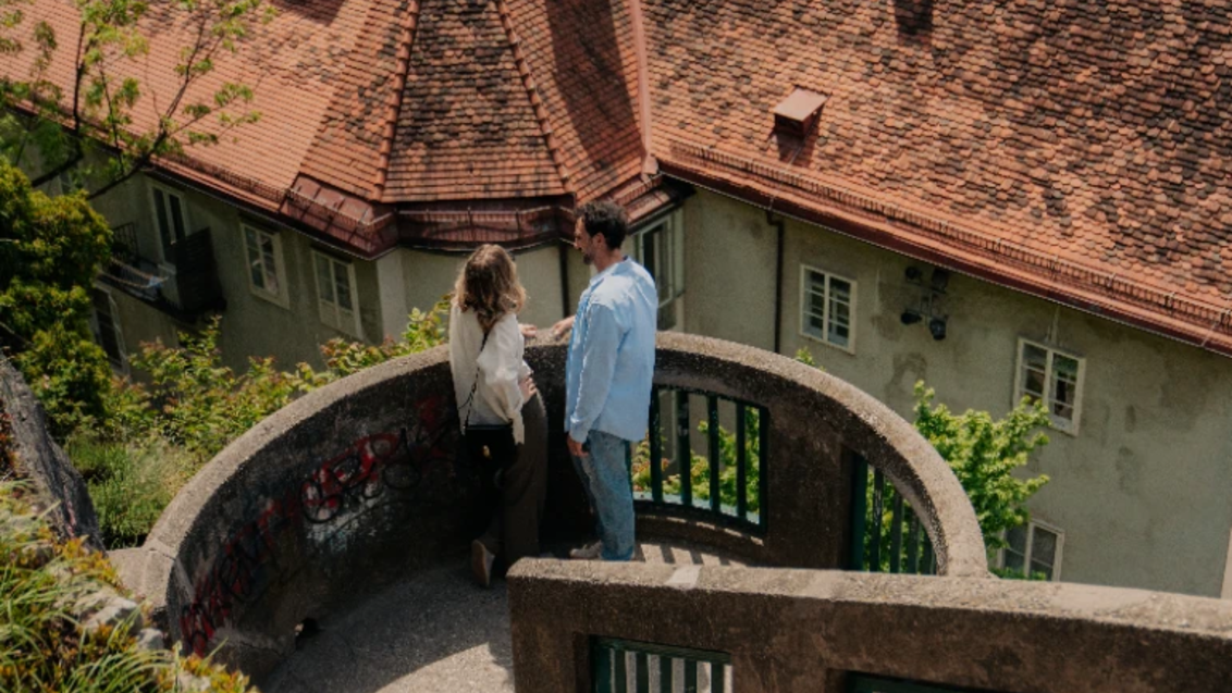 Spring walk on the Schlossbergstiege in Graz – Old Town view | © Graz Region | studio draussen