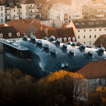 Kunsthaus Graz in the Autumn Cityscape | © Graz Region | Johannes Bitter