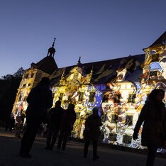 Lichtprojektionen an der Fassade von Schloss Eggenberg in Graz bei der Veranstaltung Klanglicht.