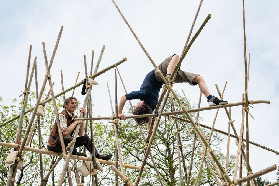 Artistic performance on bamboo scaffolding in Graz | © NoFit State Circus | Mark Robson