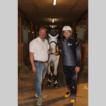 Gestütsleiter Erwin Movia und Arvid Auner mit Lipizzaner | © Region Graz | Rene Lederer