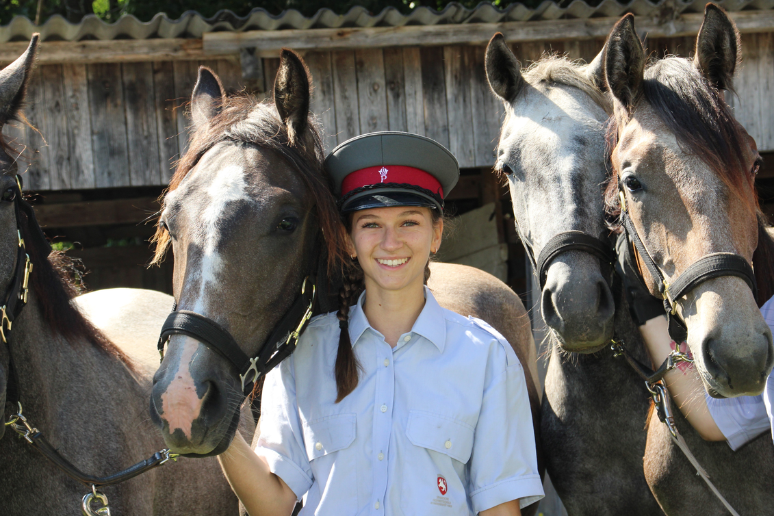 Lipizzaner und Gestütsmitarbeiterin in der Steiermark | © Kleine Zeitung | Robert Cescutti
