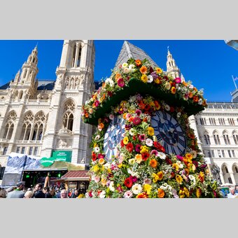 Blumengeschmückter Uhrturm beim Steiermark Frühling | © Region Graz | Harry Schiffer