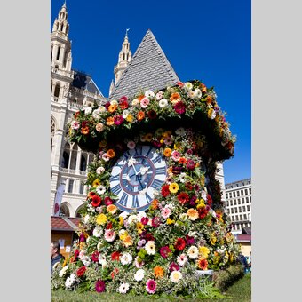 Blumengeschmückter Uhrturm beim Steiermark Frühling | © Region Graz | Harry Schiffer