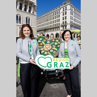 Susanne Haubenhofer und Sylvia Loidolt für Region Graz am Steiermark Frühling | © Region Graz | Harry Schiffer