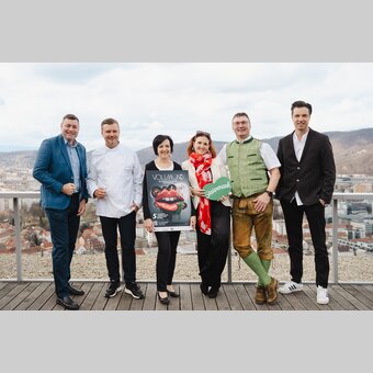Mario Gruber (Innoprojekt), Christof Widakovich (Restaurant Schlossberg), Sylvia Loidolt (Vorsitzende Erlebnisregion Graz), Susanne Haubenhofer (Geschäftsführerin Erlebnisregion Graz), Reinhard Rois (Landhaus Rois), Thomas Brandner (Innoprojekt) | © Region Graz | Wolfgang Hummer 
