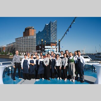 Vollmund-Team vor der Elbphilharmonie in Hamburg | © Region Graz | Wolfgang Hummer 