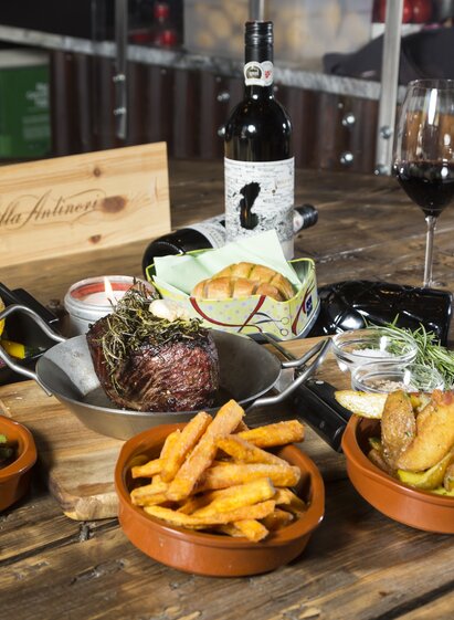Culinary delights in the Grazer Bergland: table set with regional delicacies and vine