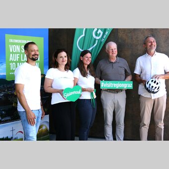 DI Michael Lamprecht (KEM Energie-Erlebnisregion Hügelland), Mag. Susanne Haubenhofer (GF Erlebnisregion Graz), DI (FH) Eva Hödl (Radclub Laßnitzhöhe), Bgm. Bernhard Liebmann (Bgm. Lassnitzhoehe), Heinz Kaltschmidt (Erlebnisregion Graz) | © Region Graz | Julia Zaunschirm