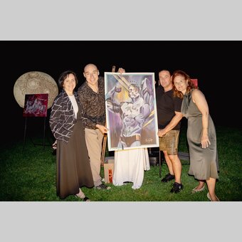 das von Tom Lohner fertiggestellte Bild wird von Sylvia Loidolt an Bgm. Matthias Brunner übergeben und soll das erste Bild der neuen Gemeindegalerie werden! Eine nachhaltige Erinnerung an einen unvergesslichen Abend… | © Region Graz | Wolfgang Hummer 
