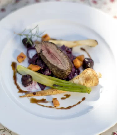 Rosa gebratenes Rinderfilet | © TVB Südsteiermark | Tom Lamm