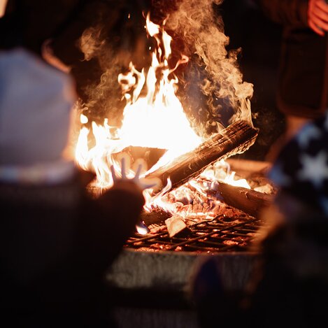 Wärmendes Feuer | © Südsteiermark |  achromaticphotography