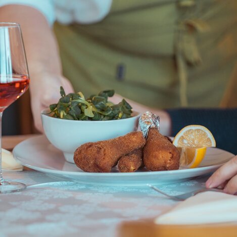 Backhendl mit Vogerlsalat | © TV Suedsteiermark | Maximilian Gotthard - KFM Marketing