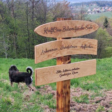 Wegweiser zur KraftOase in den Weinbergen | © TV Suedsteiermark | Beate Trampusch