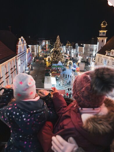 Aussicht vom Riesenrad auf den Adventmarkt Leoben | © Erzberg-Leoben | Alexander Koch