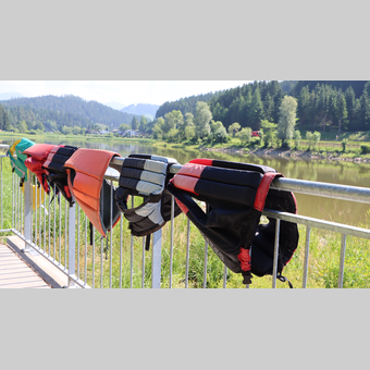 Rettungswesten am Trabochersee | © Erzberg-Leoben | Lisa Hessenberger