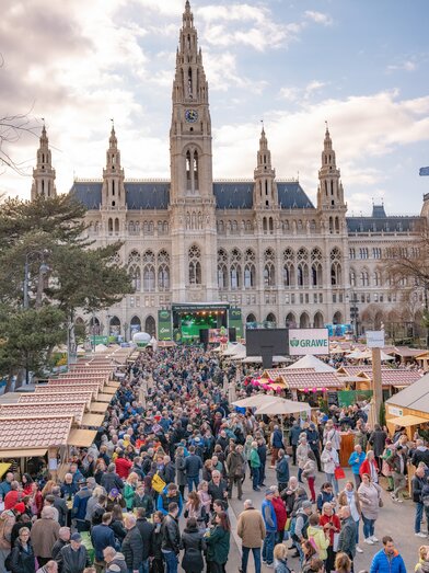 Steiermark Frühling mit Blick auf den Rathausplatz | © STG | /Press/MediaCopyright/Michaela Lorber