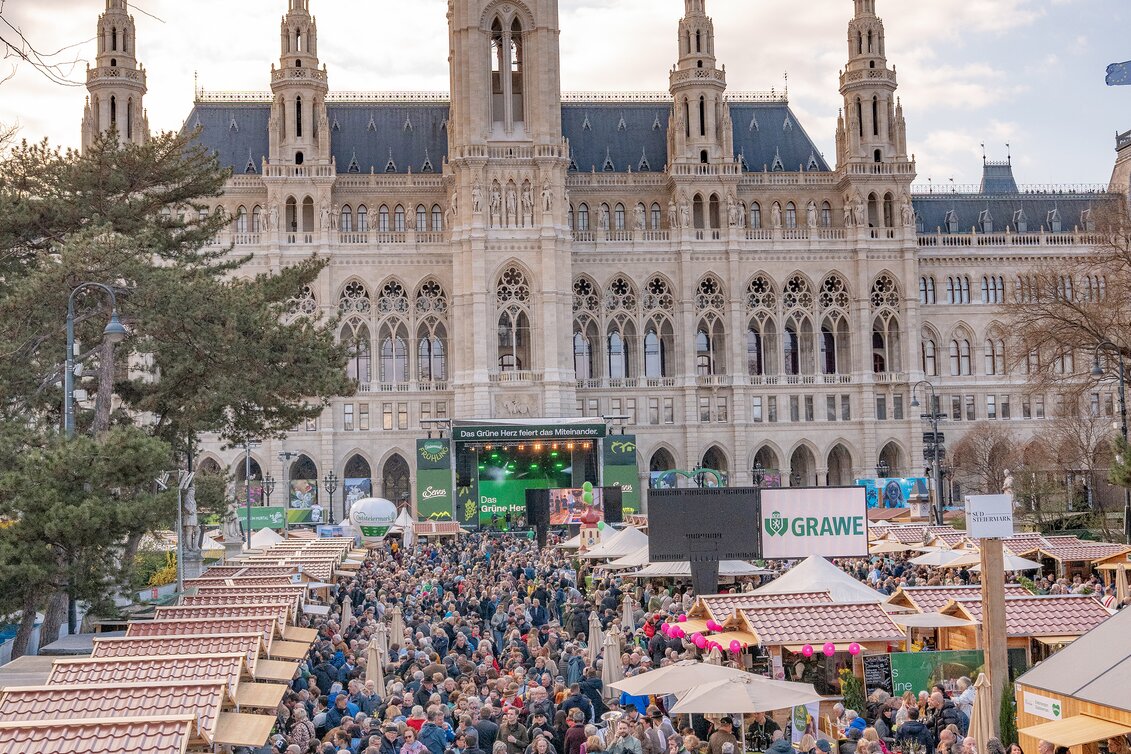 Steiermark Frühling mit Blick auf den Rathausplatz | © STG | /Press/MediaCopyright/Michaela Lorber
