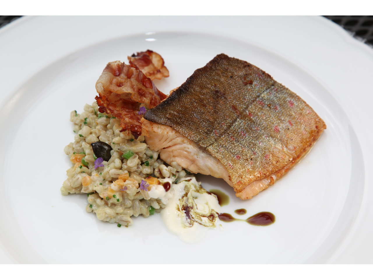 Eismeersaiblingsmedaillon auf steirischem Risotto