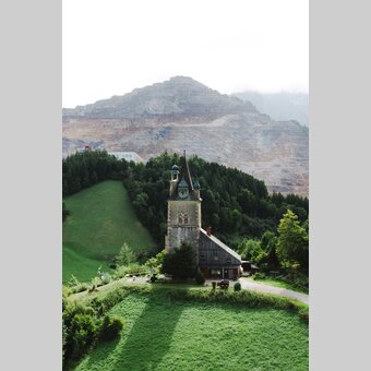 Der Erzberg und sein Schichtturm. | © Erzberg-Leoben | valantic Austria