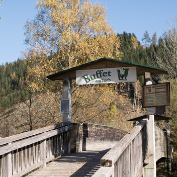 Buffet am Teich der Freizeitanlage Möderbrugg | © Erlebnisregion Murtal | Anita Fössl Fotografie
