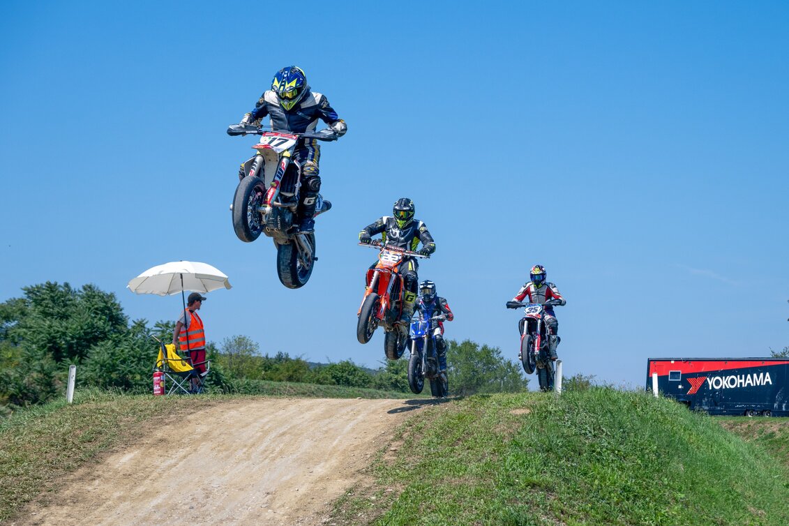 Sprünge im Supermoto | © Driven Events | Mario Juterschnig