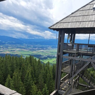 Turm im Gebirge