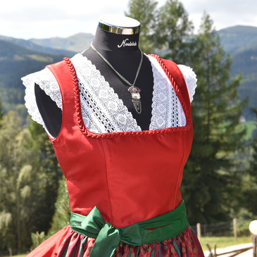 Zirbenlanddirndl
