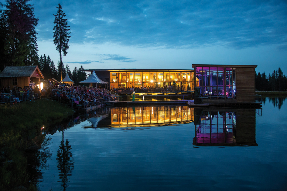 Seebühne auf der Mariazeller Bürgeralpe | © TV Hochsteiermark | Fred Lindmoser
