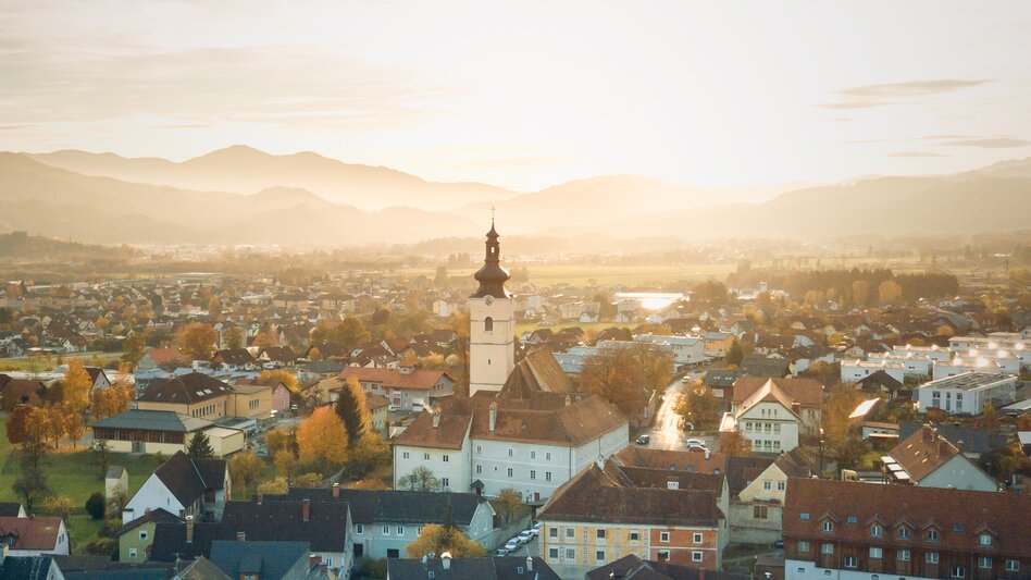 Ein Blick auf St. Lorenzen beim Sonnenaufgang.