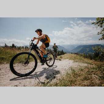 E-Biken auf der Mariazeller Bürgeralpe | © TV Hochsteiermark | nicoleseiser.at